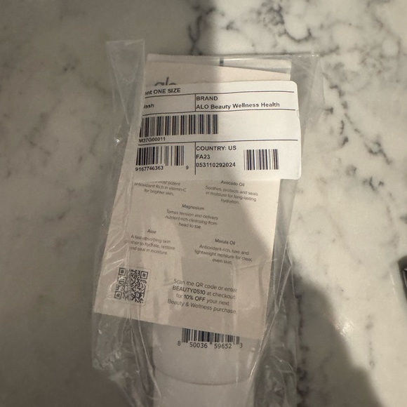 - NWT ALO YOGA MEGA C BODY WASH - Picture 3 of 4